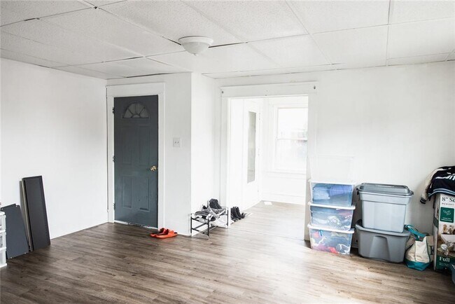 Building Photo - 839 E 26th St