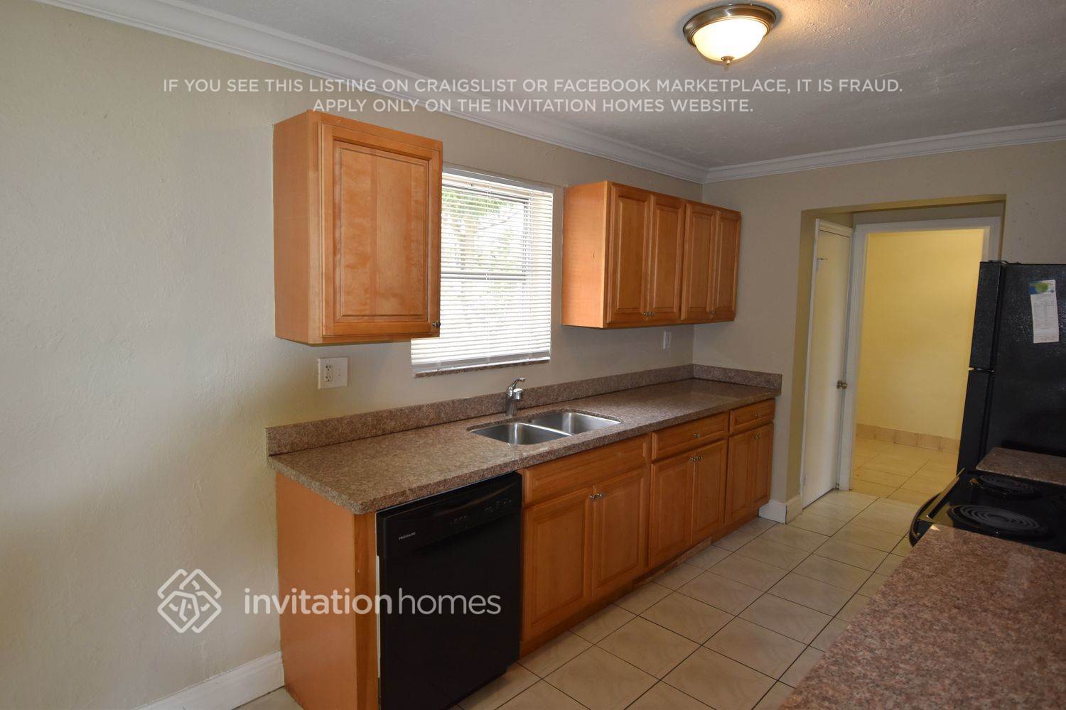 Building Photo - 427 SW 65th Ave