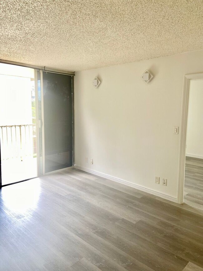 Building Photo - Renovated 1 bedroom 1 bath near Schofield Barracks!