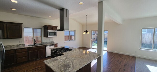 Building Photo - 21187 SE Kayla Ct