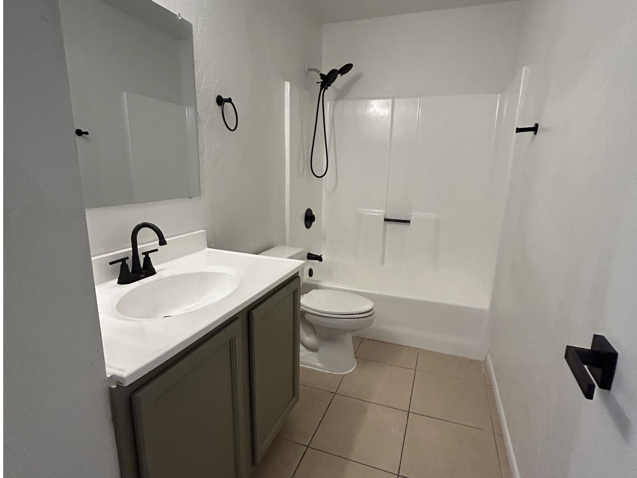 Building Photo - 815 E Lester St