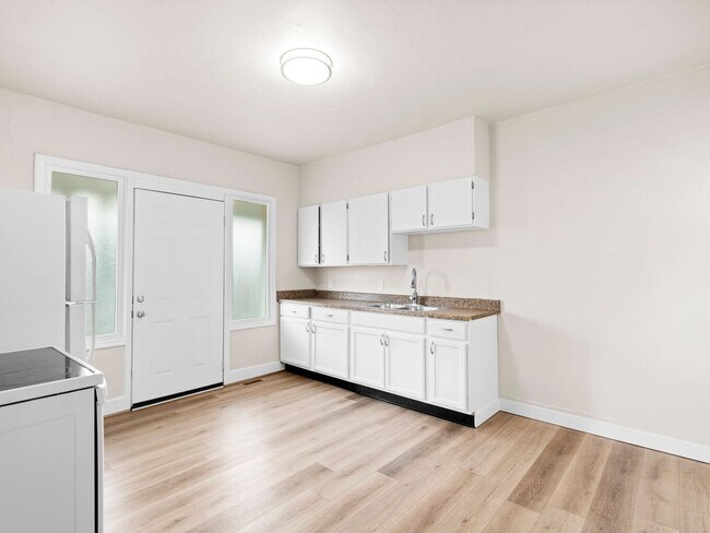 Building Photo - 3002 Porter Ave