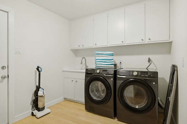 Building Photo - 5422 Lancashire Dr