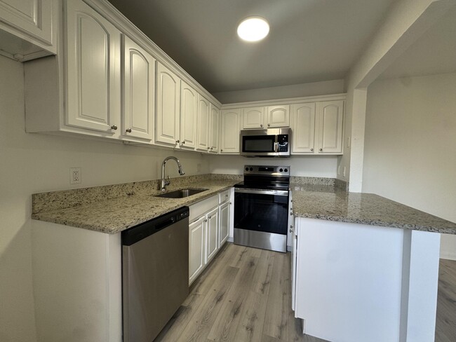 Building Photo - 172 Lake Arbor Dr