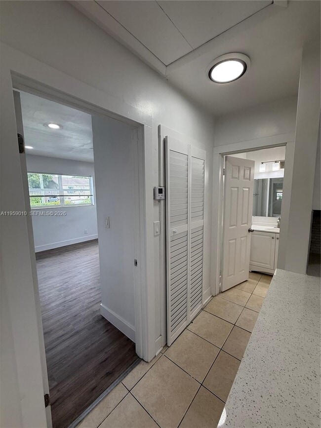 Building Photo - 1149 W 26th St