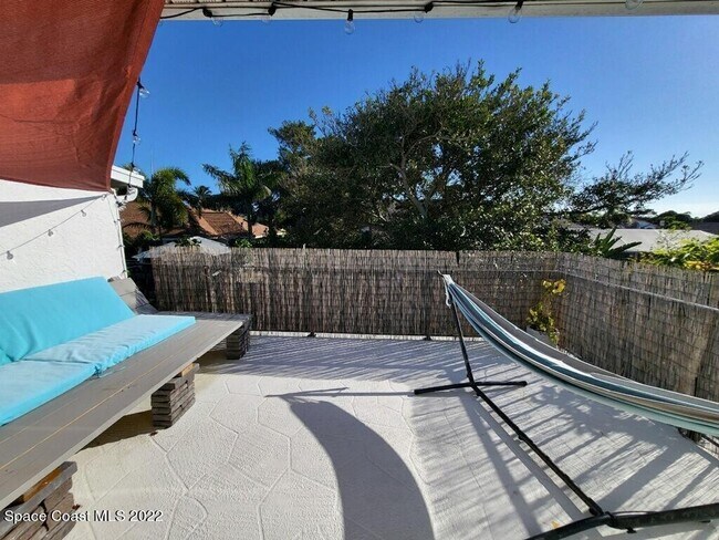 Building Photo - 335 Paradise Blvd