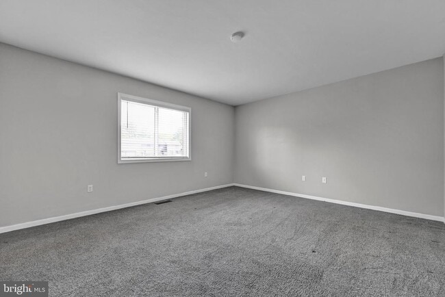Building Photo - 1702 Village Rd