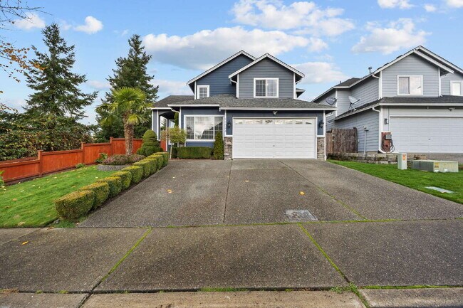 Building Photo - **NO SHOWINGS!! We have an application already on this property** This beautiful light filled hom...