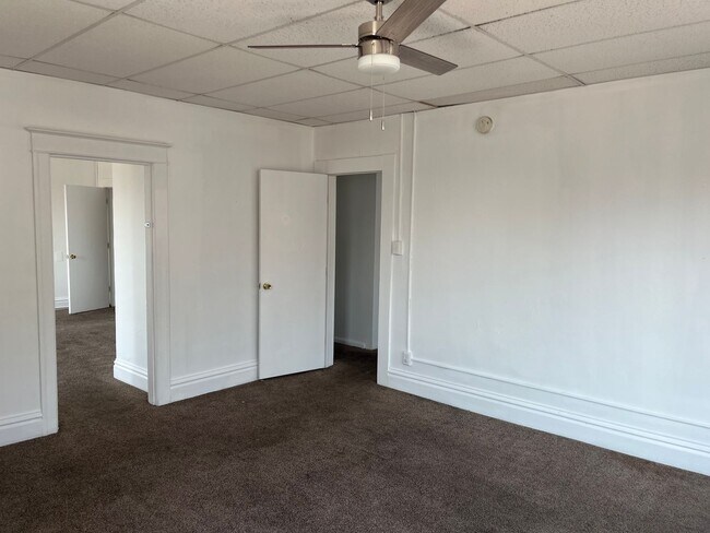 Building Photo - 415-417 W Washington St