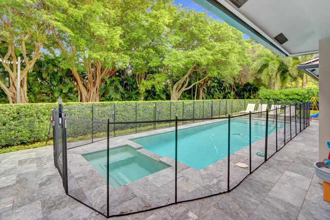 Building Photo - 5789 Hamilton Way