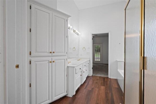 Building Photo - 205 Berkshire Dr