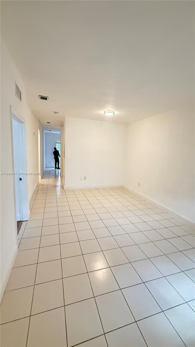 Building Photo - 1663 SE 27th Dr