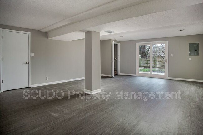 Building Photo - 6912 NW Searcy Dr