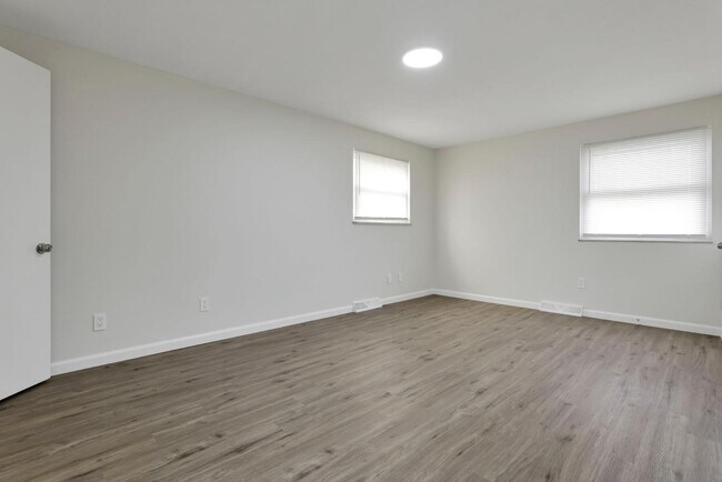 Building Photo - 3114 Kingswood Dr