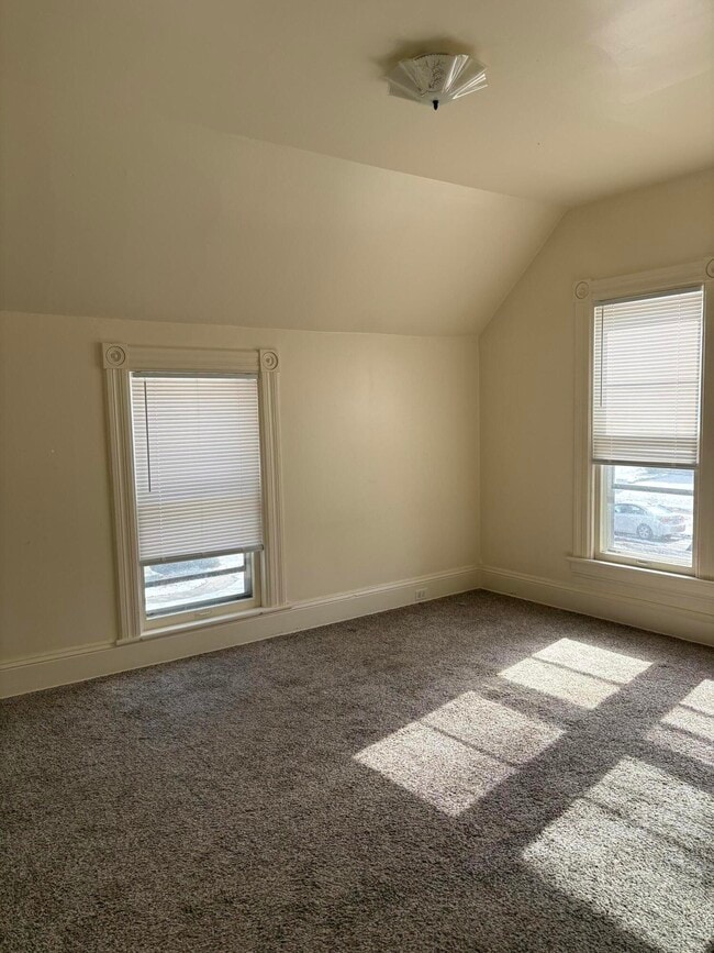 Building Photo - 205 Oak St