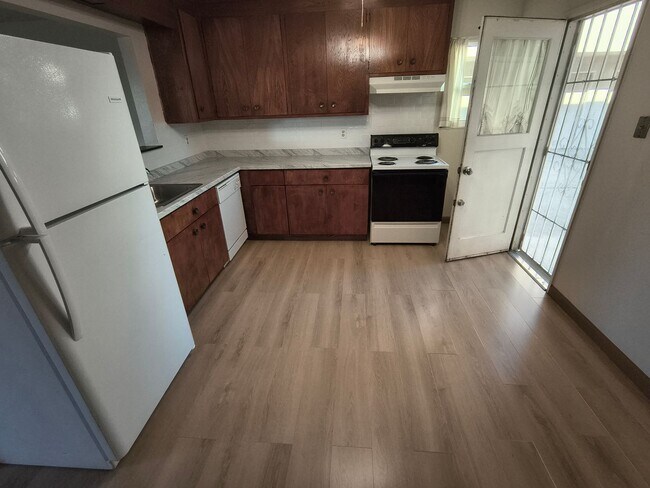 Building Photo - EBN T 22274 - 22278