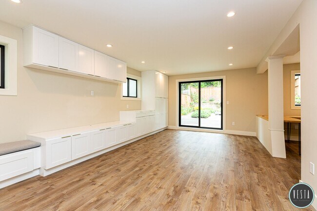 Building Photo - Exceptional Mid-Century 3BR Home in One of San Francisco's Hidden Gems
