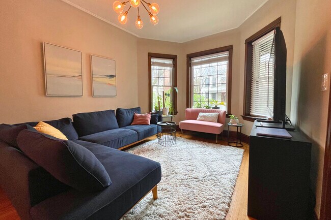 Building Photo - 3727 N Lakewood Ave