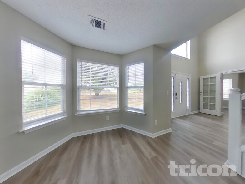 Building Photo - 232 Ermines Way