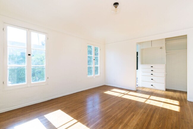 Building Photo - 4117 Edenhurst Ave