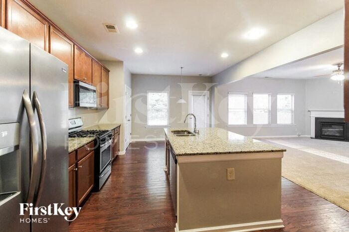 Building Photo - 423 Fredrick Dr