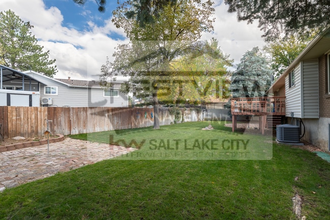 Building Photo - Charming East Sandy Home in a Prime Location