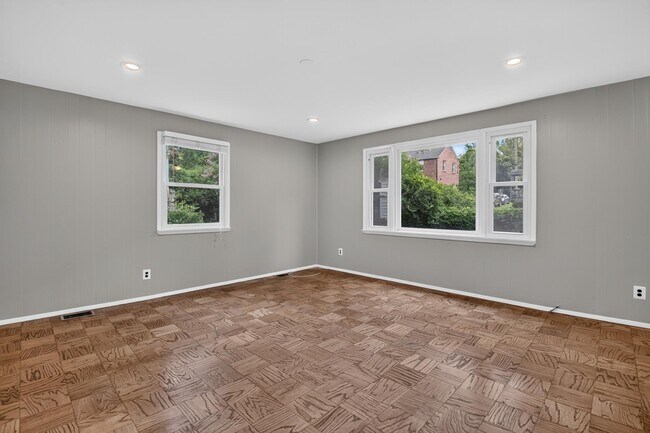 Building Photo - 9315 Linden Ave