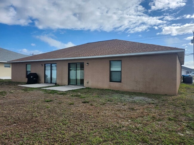 Building Photo - 606-608 Nicholas Pkwy W