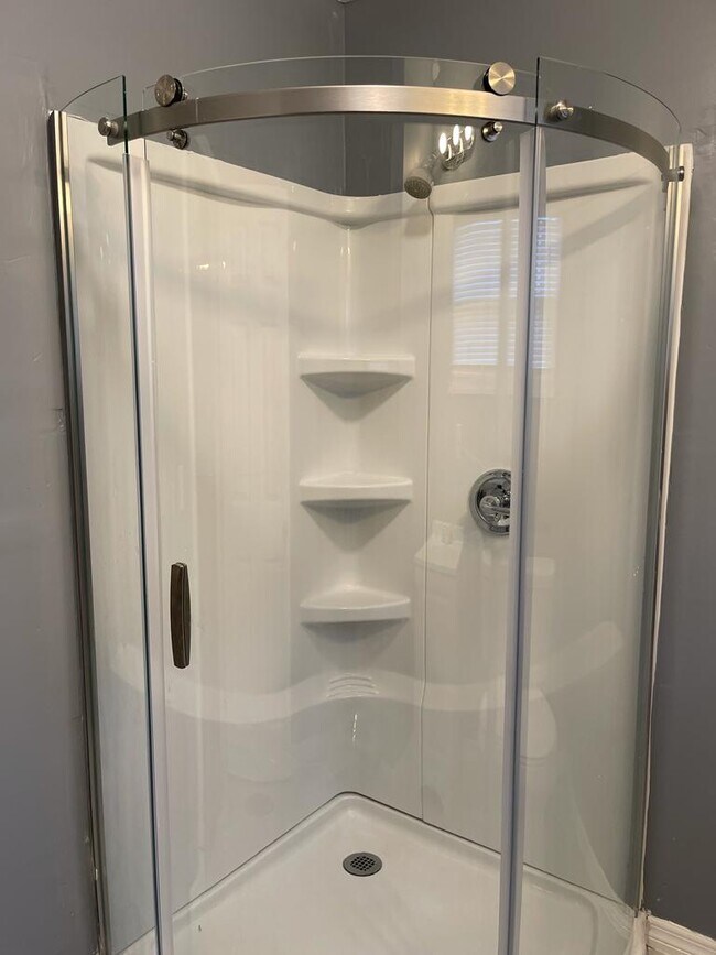 Building Photo - 2524 Hiland St