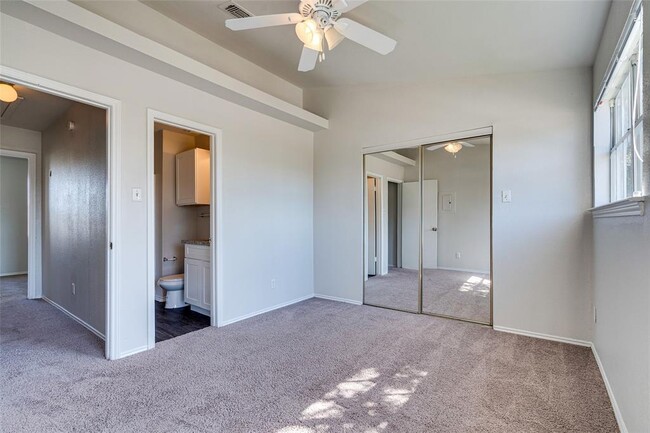 Building Photo - 1824 River Crossing Cir