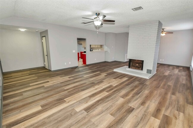 Building Photo - 5216 Spring Branch Dr