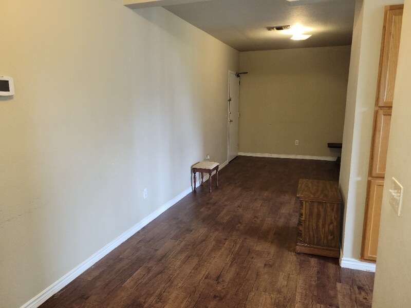 Building Photo - 354 E Southcross