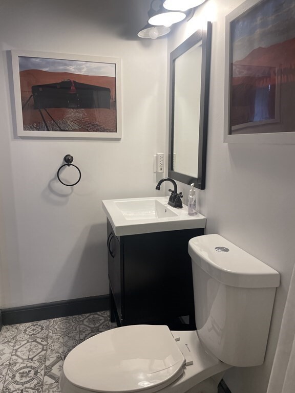 Building Photo - 128 Colonial Rd