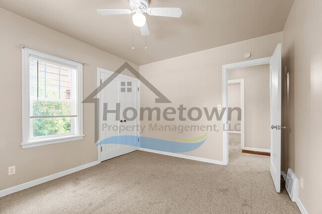 Building Photo - 4 Bedroom 2 Bathroom Home with a Fully Fen...