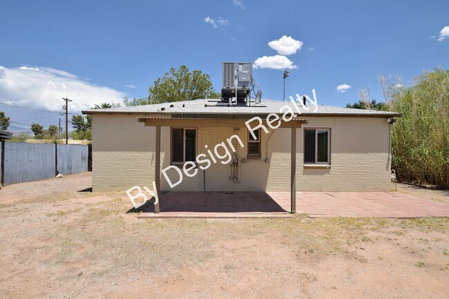 Building Photo - Midtown 2 Bed 1 Bath Home on Huge Lot