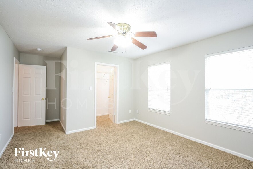 Building Photo - 8775 N Springview Dr