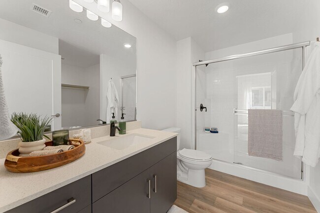 Building Photo - 302 S Divario Cyn Dr