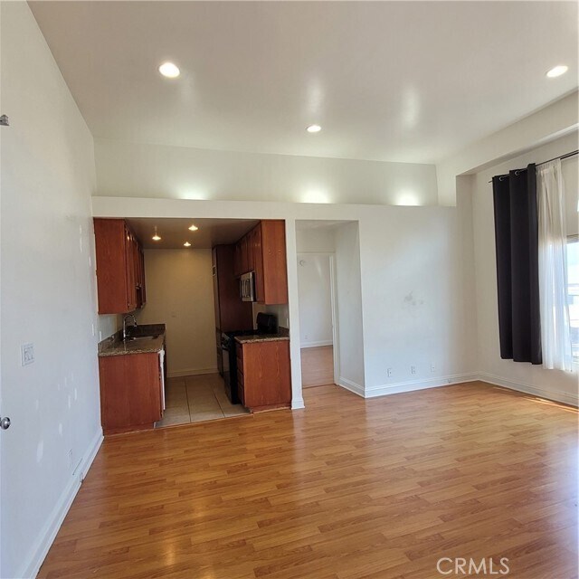Building Photo - 11041 La Maida St