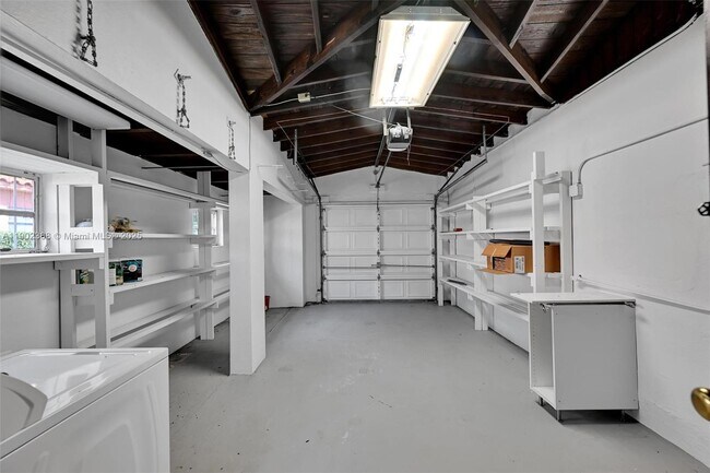 Building Photo - 1520 NE 108th St