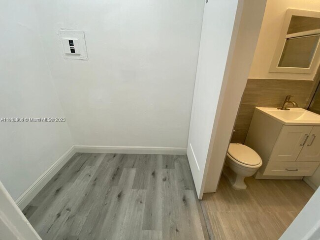 Building Photo - 1525 Meridian Ave