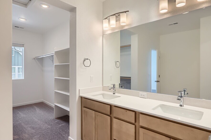 Building Photo - 6348 Deerfoot Dr