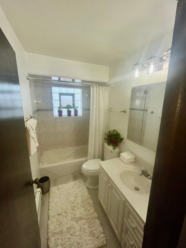 Building Photo - 1601 Downs Dr