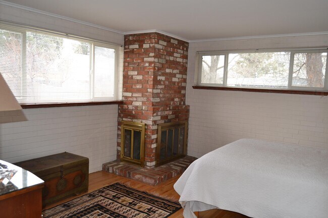 Building Photo - 1022 Pontiac St