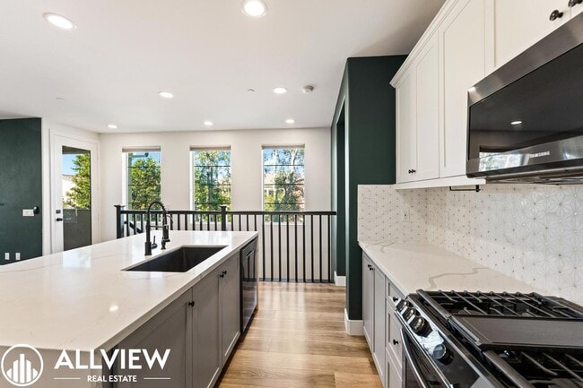 Building Photo - Turnkey 2 Bedroom, 2.5 Bath End Unit Townhome Available NOW in Rancho Mission Viejo!