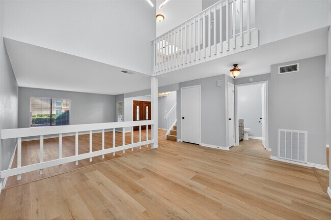 Building Photo - 11504 Village Pl Dr