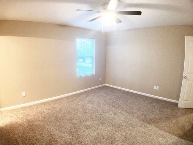 Building Photo - Roomy 3BR Home in NW Jacksonville – 2.5 Ba...