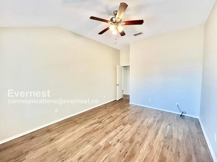 Building Photo - 10908 Deauville Cir S