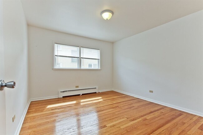 Building Photo - 464 Gordon