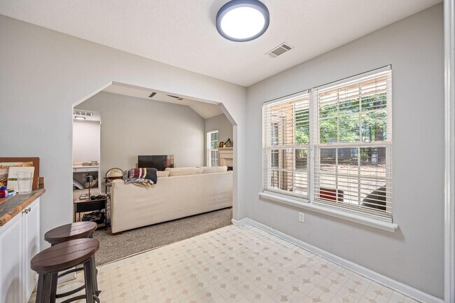 Building Photo - 2056 Sylvan Lake Dr