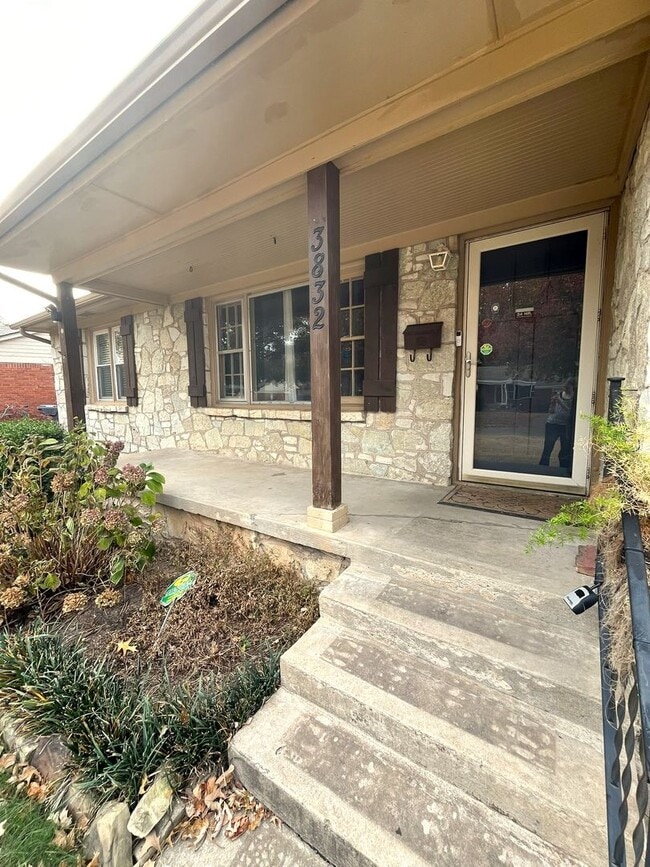 Building Photo - Cute 2 Bed 1 Bath in the Steve Pennington Addn